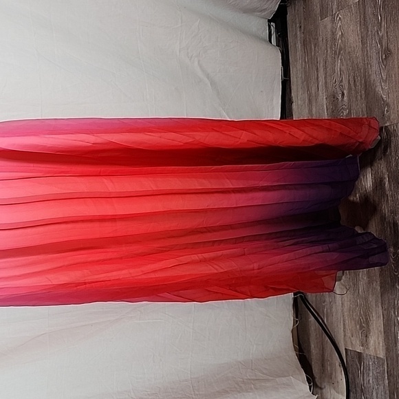 🤎  Identity Gradient pleated halter dress - Picture 4 of 7